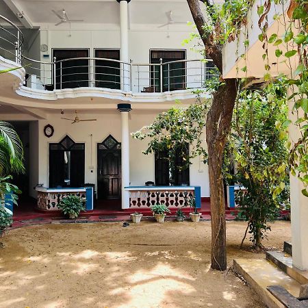 Sea Rock Beach Hotel อารูกัมเบย์ ภายนอก รูปภาพ