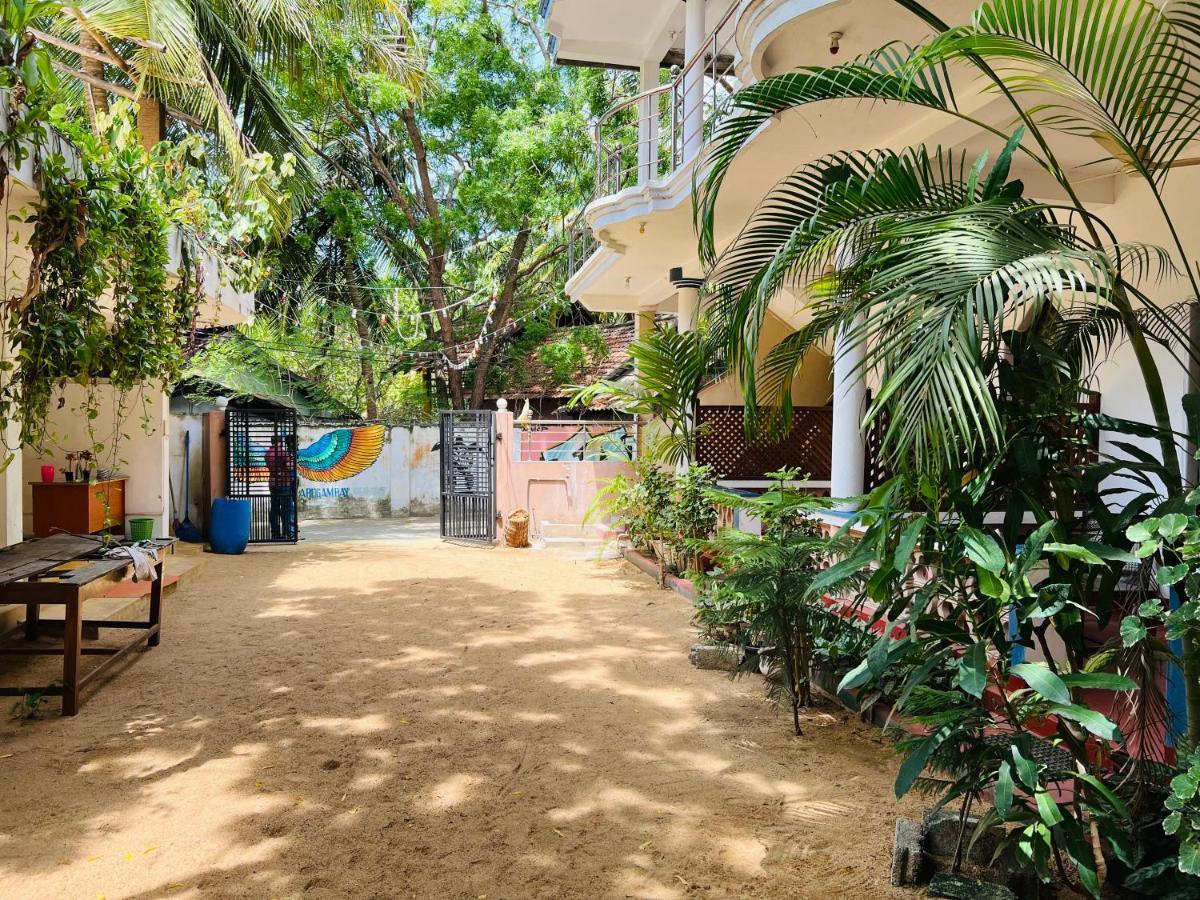 Sea Rock Beach Hotel อารูกัมเบย์ ภายนอก รูปภาพ